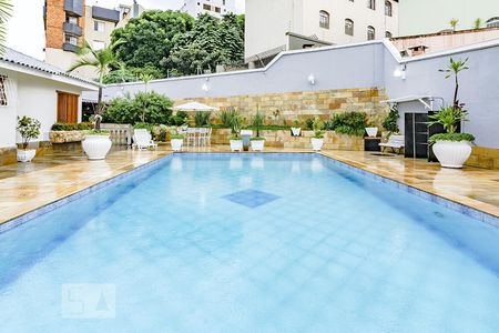 Casa à venda com 550m², 5 quartos e 5 vagas Casa à venda com 550m², 5 quartos e 5 vagasPiscina