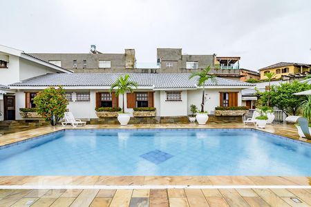 Casa à venda com 550m², 5 quartos e 5 vagas Casa à venda com 550m², 5 quartos e 5 vagasPiscina