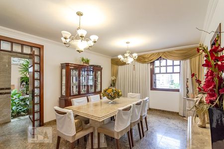 Casa à venda com 550m², 5 quartos e 5 vagas Casa à venda com 550m², 5 quartos e 5 vagasCopa