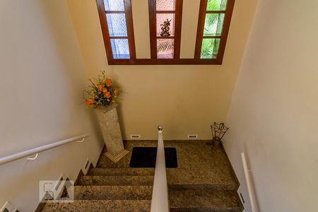 Casa à venda com 550m², 5 quartos e 5 vagas Casa à venda com 550m², 5 quartos e 5 vagasEscada da Garagem