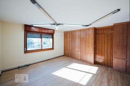 Casa à venda com 269m², 6 quartos e 2 vagas Casa à venda com 269m², 6 quartos e 2 vagasSuite ou sala diretor