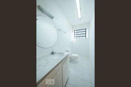 Casa à venda com 269m², 6 quartos e 2 vagas Casa à venda com 269m², 6 quartos e 2 vagasBanheiro suite