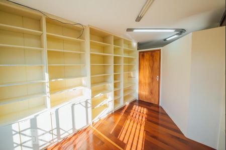 Casa à venda com 269m², 6 quartos e 2 vagas Casa à venda com 269m², 6 quartos e 2 vagasQuinto dormitório ou sala de arquivo