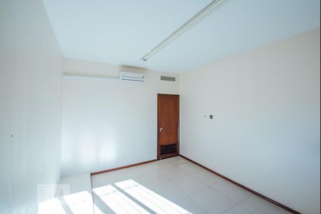Casa à venda com 269m², 6 quartos e 2 vagas Casa à venda com 269m², 6 quartos e 2 vagasterceiro dormitório ou sala de atendimento