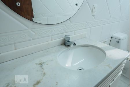 Casa à venda com 269m², 6 quartos e 2 vagas Casa à venda com 269m², 6 quartos e 2 vagasBanheiro suite