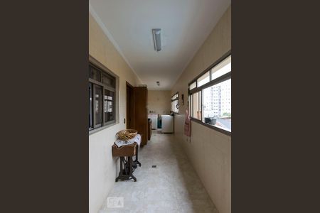 Casa à venda com 450m², 4 quartos e 8 vagas1o. Andar - Área de serviço