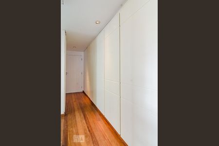 Apartamento à venda com 260m², 2 quartos e 3 vagas Apartamento à venda com 260m², 2 quartos e 3 vagasEntrada