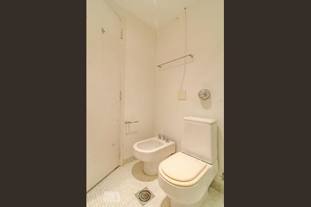 Apartamento à venda com 260m², 2 quartos e 3 vagas Apartamento à venda com 260m², 2 quartos e 3 vagasBanheiro da suíte 2