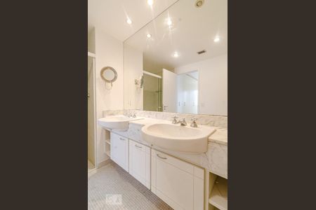 Apartamento à venda com 260m², 2 quartos e 3 vagas Apartamento à venda com 260m², 2 quartos e 3 vagasSuíte 1