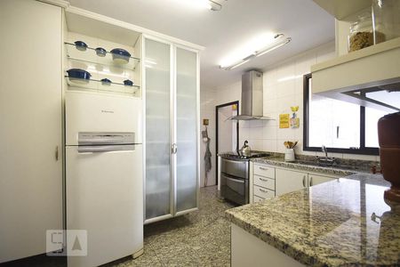 Apartamento à venda com 220m², 3 quartos e 4 vagas Apartamento à venda com 220m², 3 quartos e 4 vagasCozinha