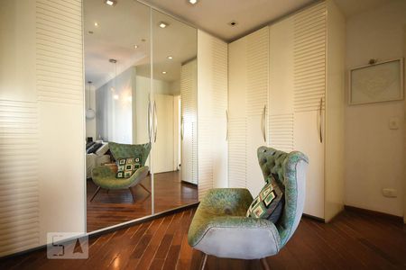 Apartamento à venda com 220m², 3 quartos e 4 vagas Apartamento à venda com 220m², 3 quartos e 4 vagasArmário da suíte 3