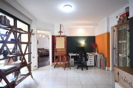 Apartamento à venda com 220m², 3 quartos e 4 vagas Apartamento à venda com 220m², 3 quartos e 4 vagasEscritório