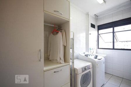 Apartamento à venda com 220m², 3 quartos e 4 vagas Apartamento à venda com 220m², 3 quartos e 4 vagasÁrea de serviço