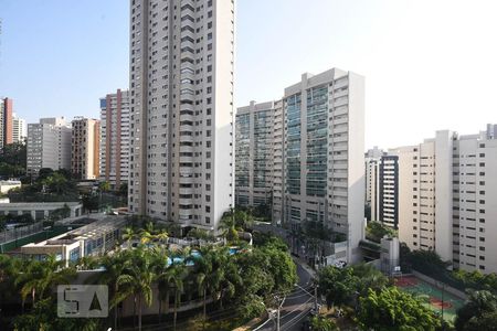 Apartamento à venda com 220m², 3 quartos e 4 vagas Apartamento à venda com 220m², 3 quartos e 4 vagasVista