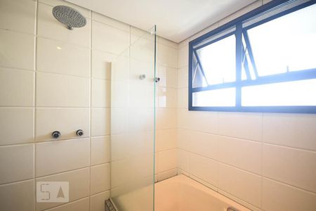 Apartamento à venda com 220m², 3 quartos e 4 vagas Apartamento à venda com 220m², 3 quartos e 4 vagasDetalhe do banheiro suíte 3