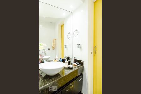 Apartamento à venda com 103m², 2 quartos e 2 vagas Apartamento à venda com 103m², 2 quartos e 2 vagasBanheiro Social