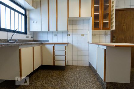 Apartamento à venda com 153m², 4 quartos e 3 vagas Apartamento à venda com 153m², 4 quartos e 3 vagasCozinha