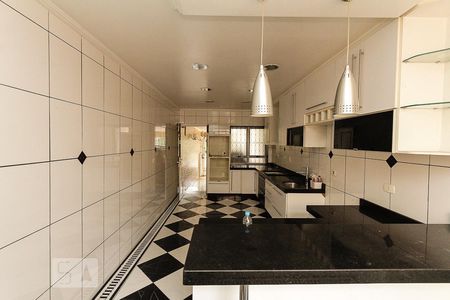 Casa à venda com 304m², 3 quartos e 3 vagascozinha