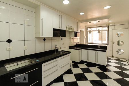 Casa à venda com 304m², 3 quartos e 3 vagascozinha