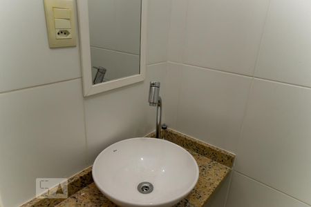 Apartamento à venda com 100m², 2 quartos e sem vaga Apartamento à venda com 100m², 2 quartos e sem vagaDetalhe Pia Banheiro Quarto 2 (suíte)