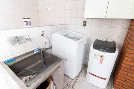Casa à venda com 260m², 4 quartos e 6 vagas Casa à venda com 260m², 4 quartos e 6 vagasDetalhe área de serviço