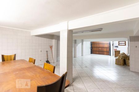 Casa à venda com 260m², 4 quartos e 6 vagas Casa à venda com 260m², 4 quartos e 6 vagasGaragem