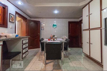 Casa à venda com 445m², 4 quartos e sem vaga Casa à venda com 445m², 4 quartos e sem vagaCozinha