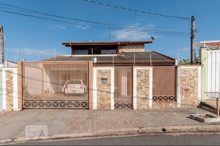 Casa à venda com 445m², 4 quartos e sem vaga Casa à venda com 445m², 4 quartos e sem vagaFachada