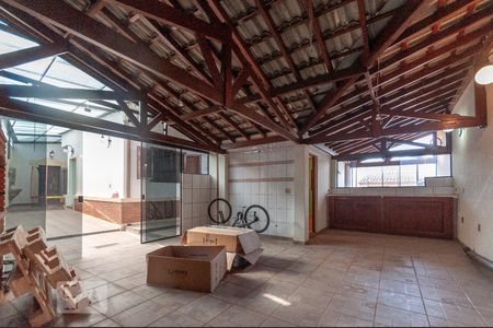 Casa à venda com 445m², 4 quartos e sem vaga Casa à venda com 445m², 4 quartos e sem vagaChurrasqueira