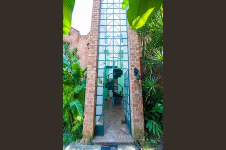 Casa de condomínio para alugar com 600m², 4 quartos e 3 vagasEntrada