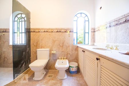 Casa de condomínio para alugar com 600m², 4 quartos e 3 vagasBanheiro Suite 1