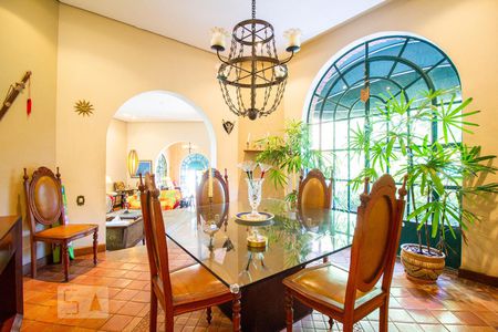 Casa de condomínio para alugar com 600m², 4 quartos e 3 vagasSala