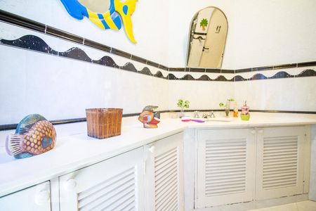 Casa de condomínio para alugar com 600m², 4 quartos e 3 vagasBanheiro