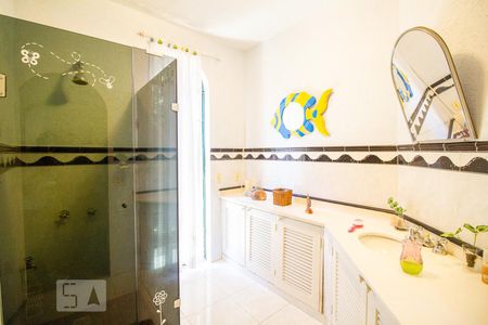 Casa de condomínio para alugar com 600m², 4 quartos e 3 vagasBanheiro