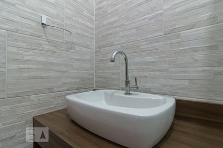 Banheiro de casa para alugar com 1 quarto, 35m² em Jardim Aeroporto, São Paulo