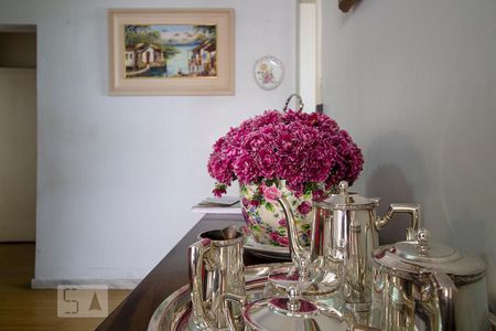 Casa à venda com 476m², 3 quartos e 2 vagas Casa à venda com 476m², 3 quartos e 2 vagasSala