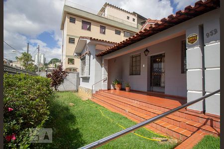 Casa à venda com 476m², 3 quartos e 2 vagas Casa à venda com 476m², 3 quartos e 2 vagasFachada