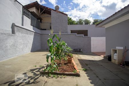 Casa à venda com 476m², 3 quartos e 2 vagas Casa à venda com 476m², 3 quartos e 2 vagasQuintal