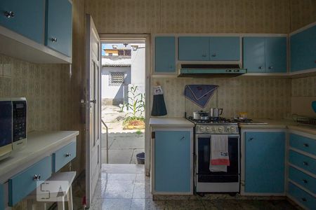 Casa à venda com 476m², 3 quartos e 2 vagas Casa à venda com 476m², 3 quartos e 2 vagasCozinha