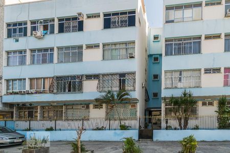 Apartamento à venda com 62m², 2 quartos e sem vaga Apartamento à venda com 62m², 2 quartos e sem vagaFachada