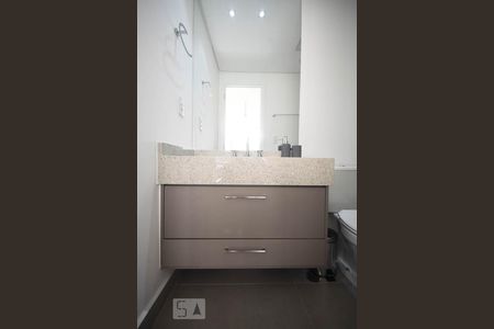 Banheiro suíte de kitnet/studio para alugar com 1 quarto, 35m² em Real Parque, São Paulo