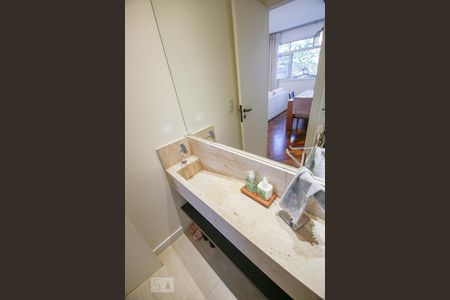 Lavabo de apartamento para alugar com 2 quartos, 64m² em Perdizes, São Paulo