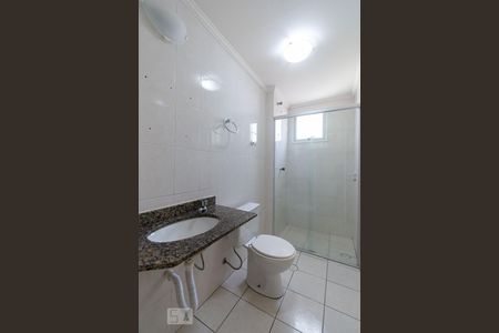 Banheiro de apartamento à venda com 2 quartos, 55m² em Vila Valparaíso, Santo André
