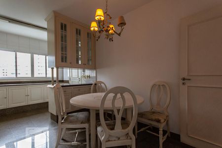 Apartamento à venda com 248m², 4 quartos e 3 vagas Apartamento à venda com 248m², 4 quartos e 3 vagasSala de Refeições