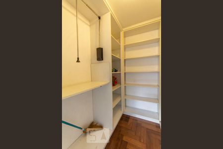 Apartamento à venda com 248m², 4 quartos e 3 vagas Apartamento à venda com 248m², 4 quartos e 3 vagasDespensa