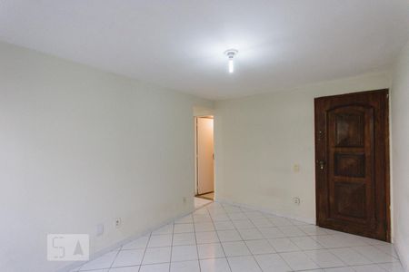 Sala de apartamento para alugar com 3 quartos, 70m² em Anil, Rio de Janeiro