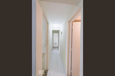 Corredor de apartamento para alugar com 3 quartos, 70m² em Anil, Rio de Janeiro