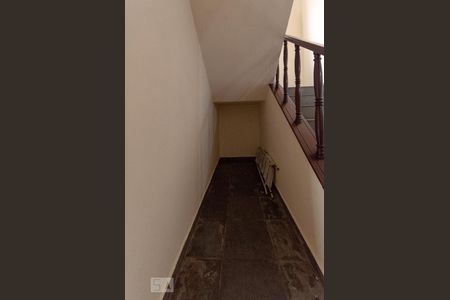 Casa para alugar com 350m², 5 quartos e sem vagaEm baixo da escada