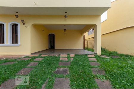 Casa para alugar com 350m², 5 quartos e sem vagaFrente da casa / Garagem