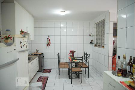 Casa à venda com 180m², 3 quartos e 4 vagas Casa à venda com 180m², 3 quartos e 4 vagasCozinha